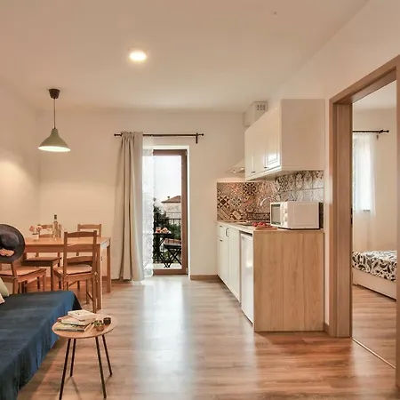 Tiny Garden Apartman