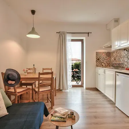 Tiny Garden Apartman *