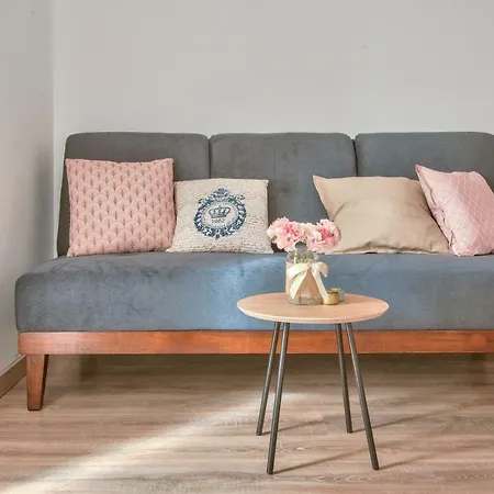 Tiny Garden Apartman