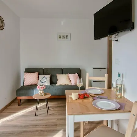 Tiny Garden Apartman *