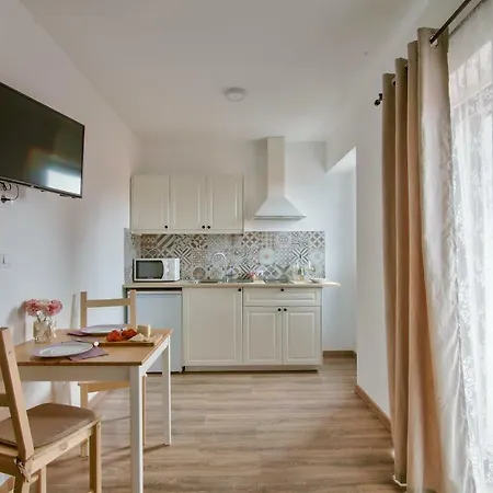 Apartman Tiny Garden *