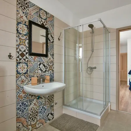 Tiny Garden Apartman