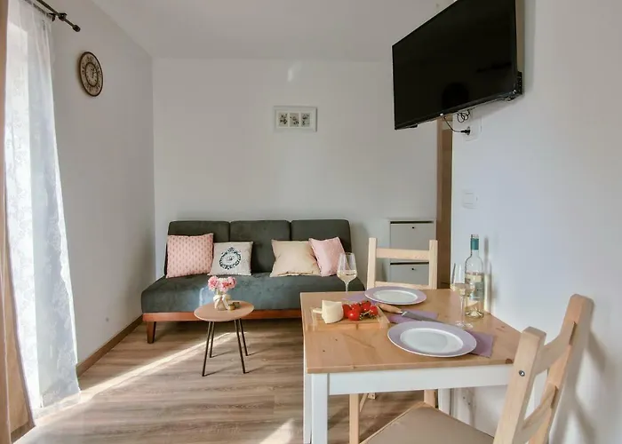 Tiny Garden 아파트 *